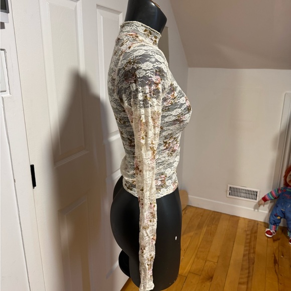 Floral Lace Long Sleeve Top - Picture 4 of 5